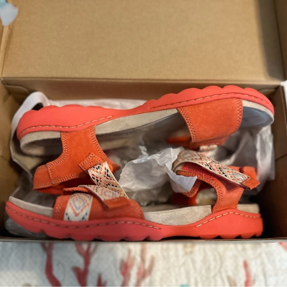 New in box Clark’s adjustable comfort sandals - Picture 2 of 7